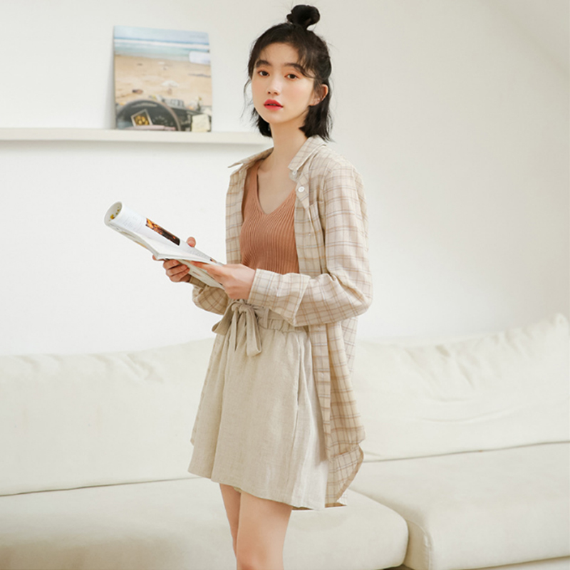 Stylish three-piece summer 2019 new Korean checked shirt sunblock + halter top + high-waisted bud shorts