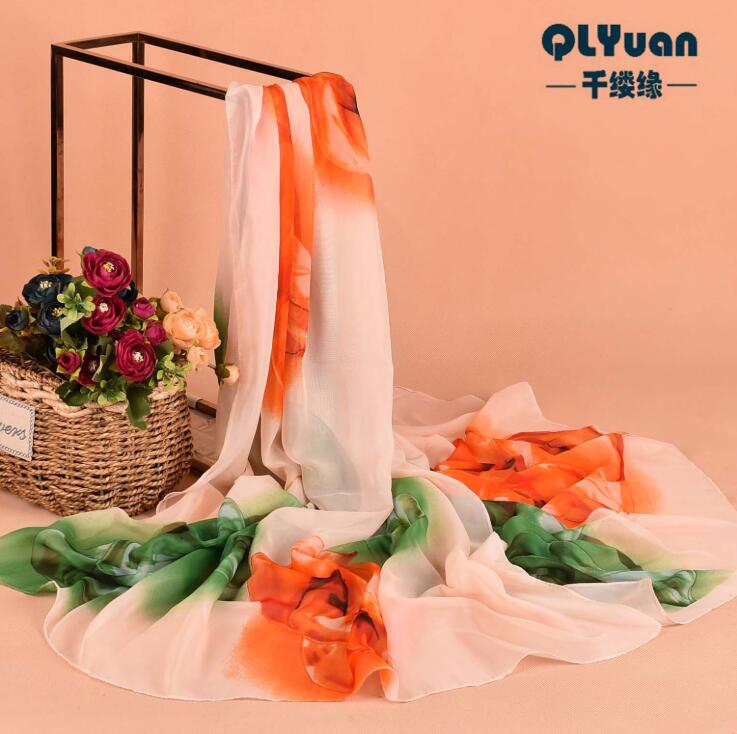 The air - conditioned shawl of autumn and winter, The new style of scarf is double color and big flower with oversize lady 's long silk scarf with big gauze