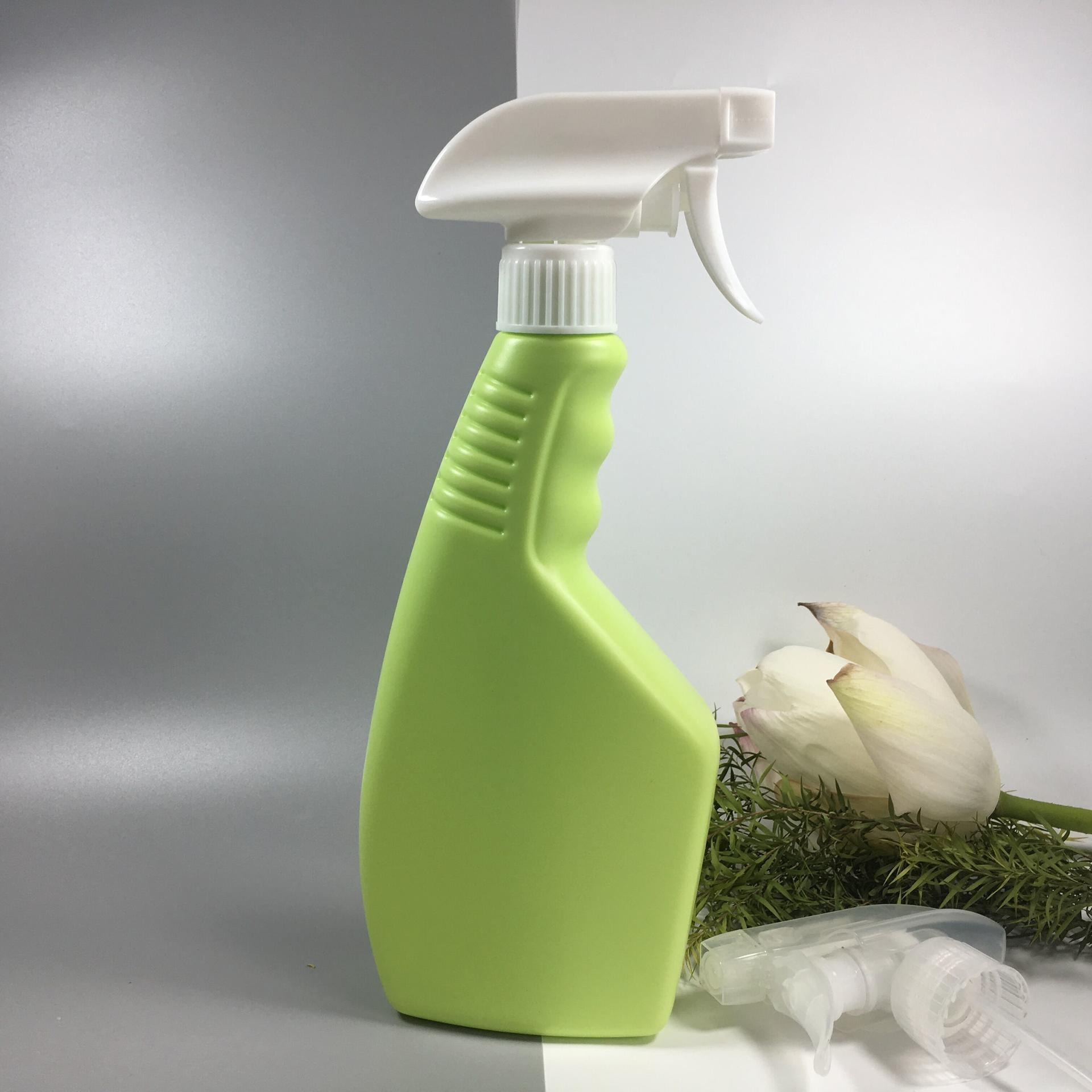 Manufacturers direct sales of 500mlPE hand button spray bottle spray glass water bottle watering flowers spray bottle cleaning agent disinfectant water glass bottle kitchen detergent bottle pet disinfection bottle