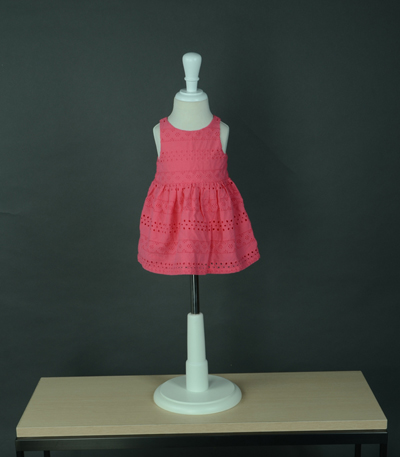 Half-length children's clothing display model