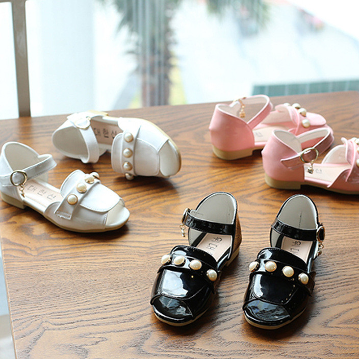 Hollowed-out baby sandals for girls aged 3-6