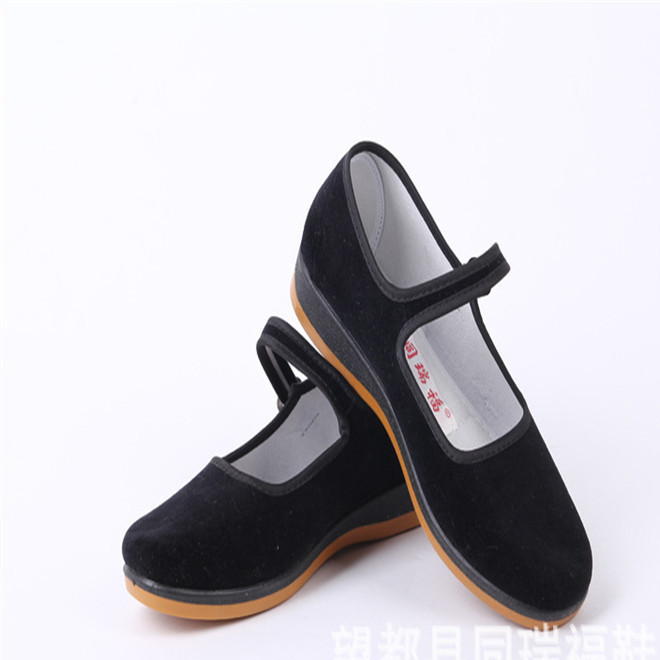 Authentic old Beijing women's cloth shoes black velvety generation of khadan dance shoes with two-color soles and square dancing shoes