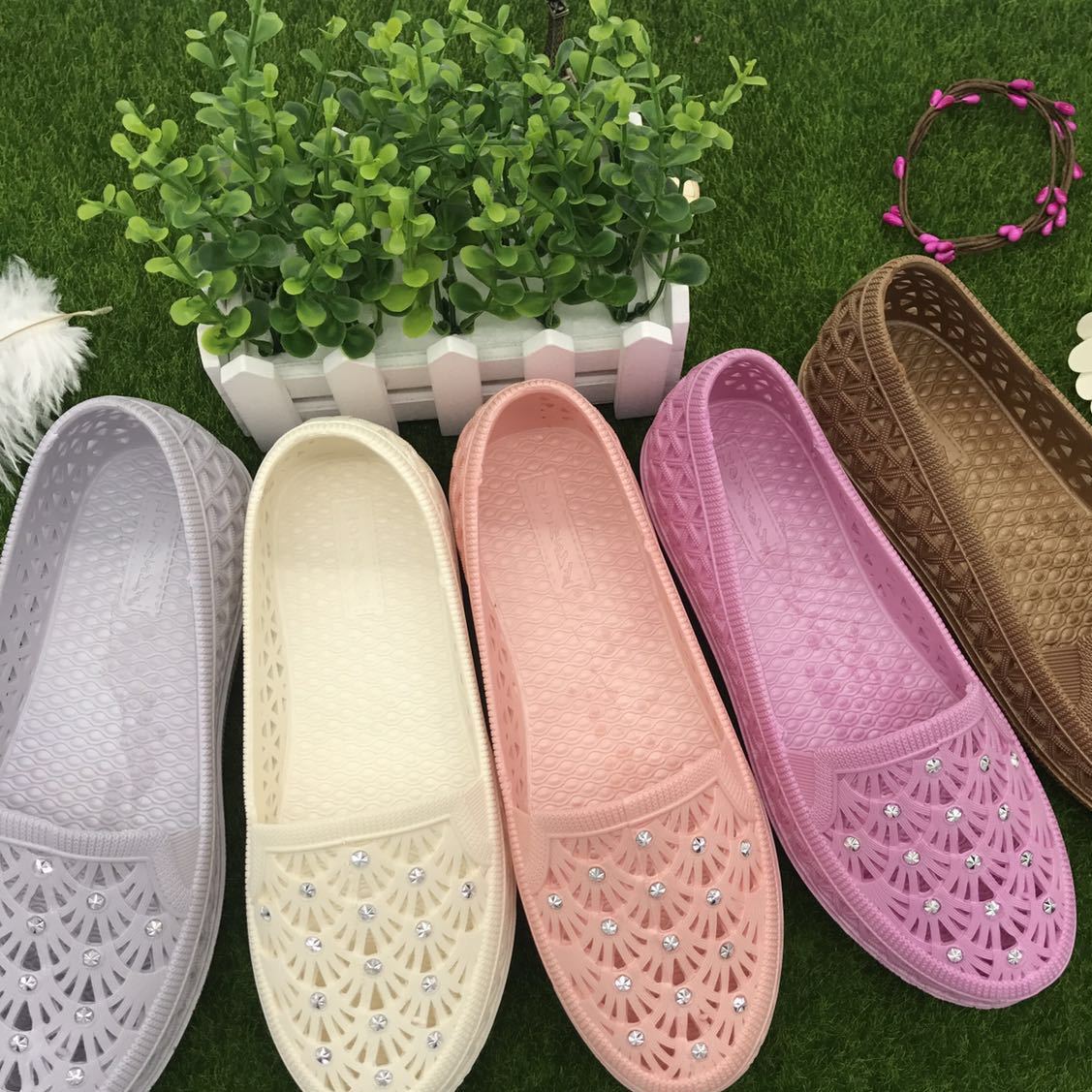 Hot 2019 new women's sandals mother's shoes colorful women's sandals crocs price discount