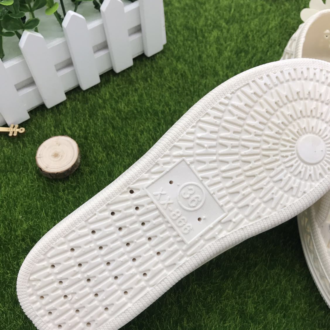 Hot 2019 new women's sandals mother's shoes colorful women's sandals crocs price discount