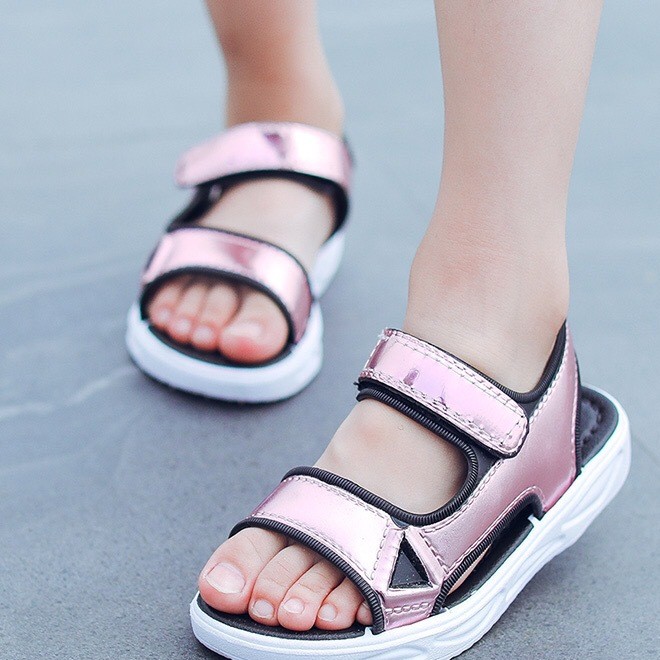 One piece of princess shoes for girls' sandal with fashionable leather protection in Korean version for children's shoes in 2018 summer