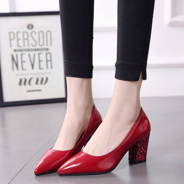 Women's high-heeled shoes with sequins, thick heels, high heels, patent leather, shallow mouth and pointed toes are more suitable for women's shoes in autumn 2019