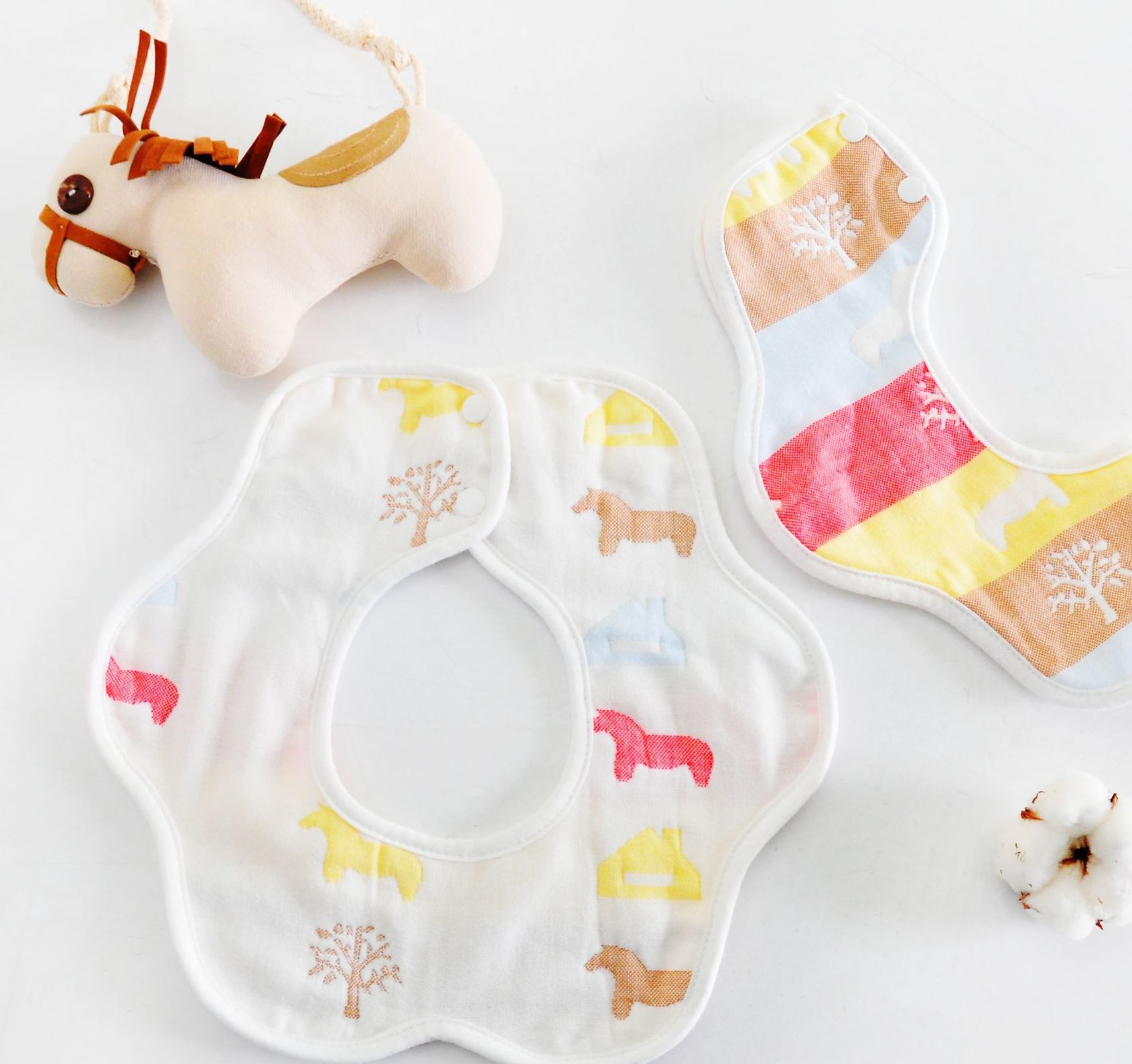 Maternal and child products manufacturers direct rotation petal saliva towel baby six layers of gauze infants bib wholesale